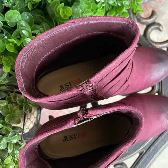 JustFab Binnae High Heeled Bootie; Burgundy Suede W/Multi-Straps & Buckles; Sz 9 - Picture 10 of 16